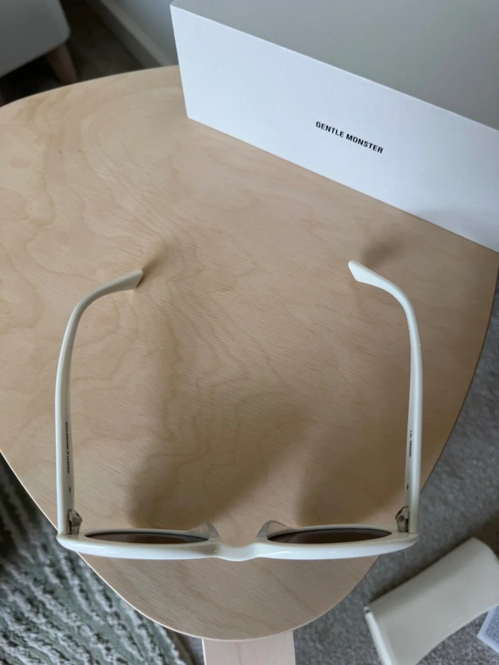 Gentle Monster La Mode W2 Sunglasses in White